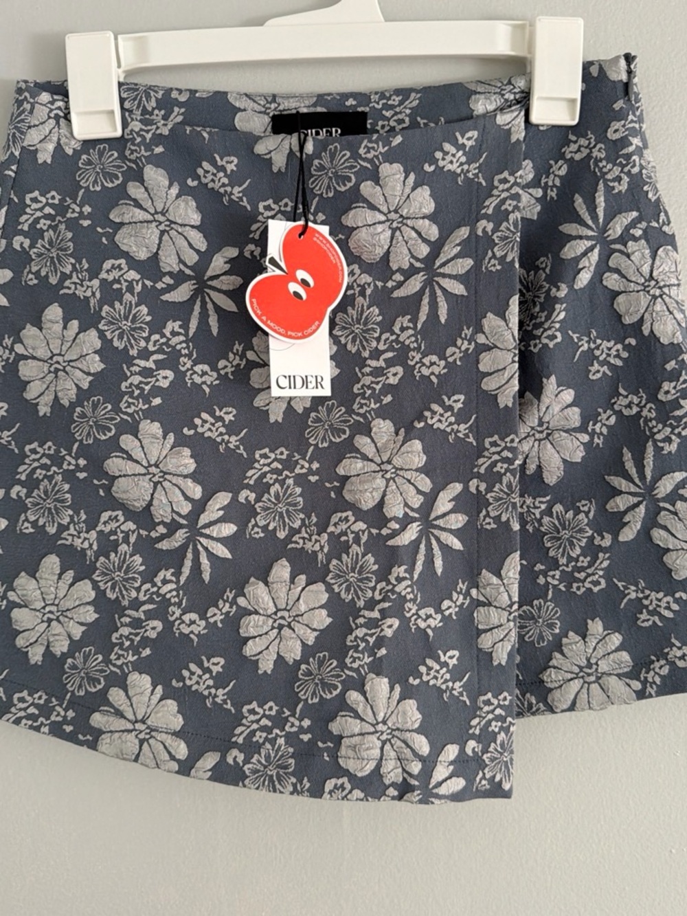Cider Silver-Gray Floral Jacquard Skirt